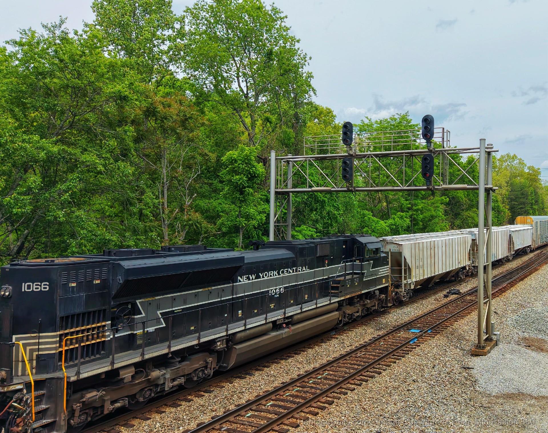 【NM】 New York Central 1066 NS Heritage Unit Leading NS 23Z Intermodal